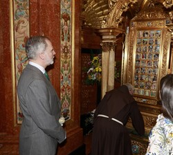 Don Felipe y Doña Letizia durante su vista al Real Monasterio de Santa María de Guadalupe