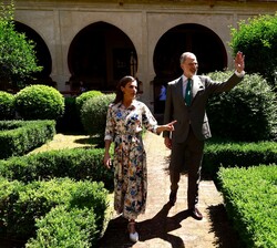 Los Reyes en los jardines del Real Monasterio de Santa María de Guadalupe