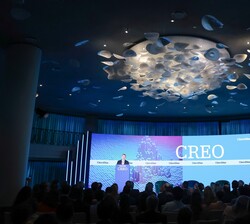 Vista general de la Sala Círculo durante la intervención de Su Majestad el Rey