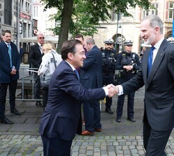 Su Majestad el Rey recibe el saludo del ministro de Asuntos Exteriores,, Unión Europea y Cooperación, José Manuel Albares