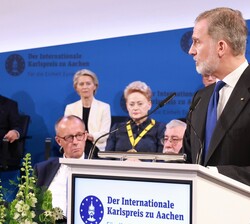 Don Felipe durante su discurso en la ceremonia de entrega del "Premio Carlomagno" 2025 