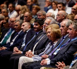 Doña Sofía en un momento del acto desde la primera fila del Auditorio Municipal de Ourense