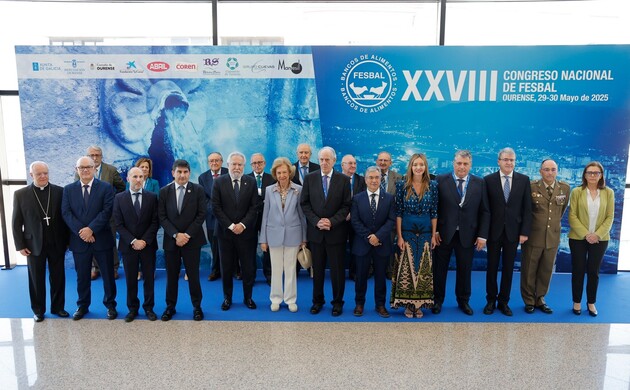 La Reina Doña Sofía junto a las autoridades y representantes de FESBAL en la fotografía oficial previa a la inauguración del congreso