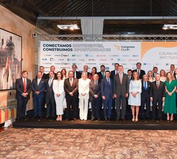 Su Majestad el Rey junto a los empresarios del Consejo Empresarial Alianza por Iberoamérica (CEAPI)