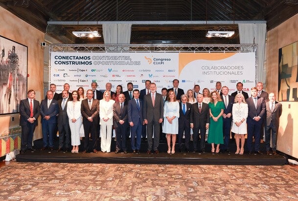 Su Majestad el Rey junto a los empresarios del Consejo Empresarial Alianza por Iberoamérica (CEAPI)
