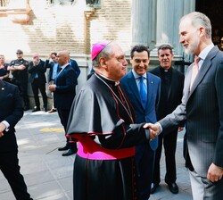 Su Majestad el Rey se despide del arzobispo de Granada
