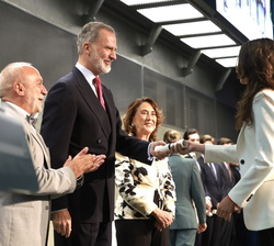 Su Majestad el Rey entrega las “Becas de Excelencia Rafael del Pino XXV aniversario”