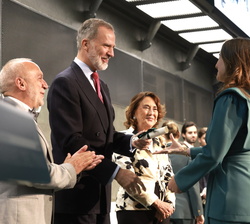 Su Majestad el Rey entrega las “Becas de Excelencia Rafael del Pino XXV aniversario”