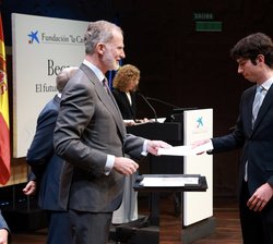 Su Majestad el Rey entrega las becas de posgrado en el extranjero de la Fundación "La Caixa"