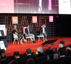 Diálogo moderado por Diego del Alcázar Benjumea (CEO de IE University), con la participación de los ponentes, Marta Cruz, cofundadora y socia general 