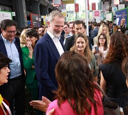 Don Felipe con las start-up finalistas de South Summit 2025