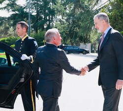 Su Majestad el Rey recibe el saludo de Su Majestad el Rey de Jordania Abdalá II
