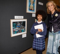Su Alteza Real la Infanta Doña Elena junto a una de las alumnas premiadas
