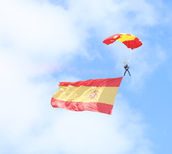 Exhibición de la Patrulla Acrobática Paracaidista PAPEA del Ejército del Aire y del Espacio