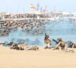 Asalto anfibio por unidades de Infantería de Marina de la Armada