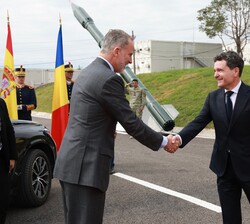 Su Majestad el Rey junto a Su Excelencia el Presidente de Rumanía, Nicuşor Dan