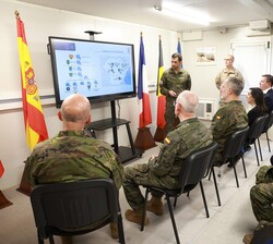Su Majestad el Rey durante la presentación del despliegue de refuerzo del Flanco Este de la OTAN en Rumanía y del destacamento TIGRU