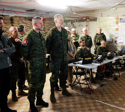 Su Majestad el Rey durante su visita a las instalaciones del PC REACHBACK