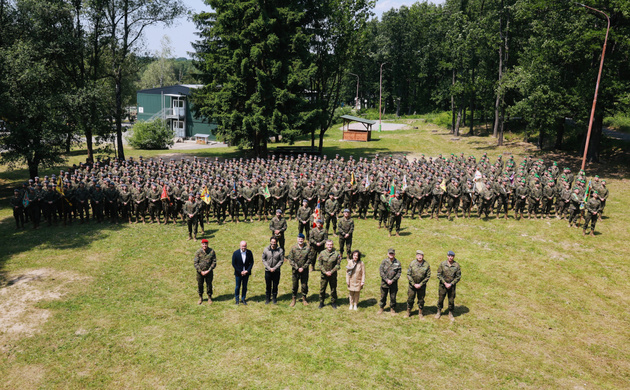 Fotografía de grupo en Camp Riecky con el contingente español