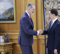 Su Majestad el Rey recibe el saludo del vicepresidente de la República Popular de China, Han Zheng