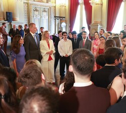 Encuentro informal de Don Felipe y Doña Letizia con los alumnos españoles del Colegio de Europa 