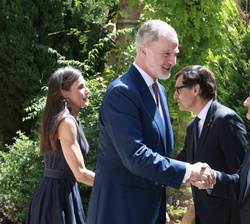 Sus Majestades los Reyes son recibidos por el presidente de la Generalitat de Cataluña, Salvador Illa y el ministro de Industria y Turismo, Jordi Here