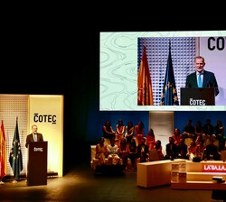 Su Majestad el Rey dirige unas palabras a los asistentes al acto anual de COTEC 2025 "Innovación y Juventud"