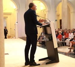 Su Majestad la Reina Doña Sofía durante las palabras de agradecimiento de Manuel Marchena Gómez, presidente de la Sala Segunda del Tribunal Supremo