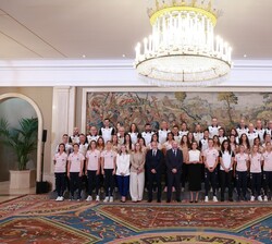 Su Majestad la Reina con la Selección Absoluta de Fútbol Femenino participante en la EURO Femenina de la UEFA 2025