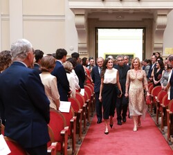 Su Majestad la Reina en el Salón de Actos de la Real Academia de Bellas Artes de San Fernando