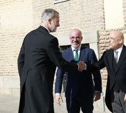 Su Majestad el Rey recibe el saludo del secretario de Estado de Relaciones con las Cortes y Asuntos Constitucionales, Rafael Simancas