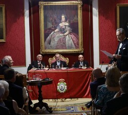 Su Majestad el Rey durante  el discurso de contestación del académico de número de la Real Academia de Ciencias Morales y Políticas, Jaime Terceiro