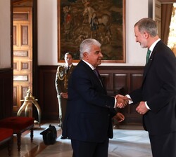 Su Majestad el Rey recibe el saludo del presidente de la República de Panamá, José Raúl Mulino