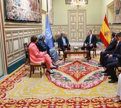 Su Majestad el Rey se reúne con el Secretario General de Naciones Unidas en el marco de la IV Conferencia Internacional sobre la Financiación para el 