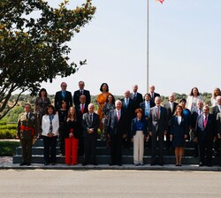Su Majestad el Rey con los miembros de la Real Academia de la Historia, la Diputación Permanente y Consejo de la Grandeza de España y Títulos del Rein