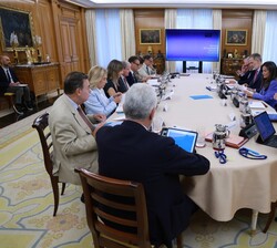 Sus Majestades los Reyes presiden la reunión de la Comisión Delegada de la Fundación Princesa de Girona