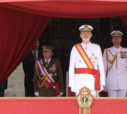 Su Majestad el Rey en la Tribuna Presidencial