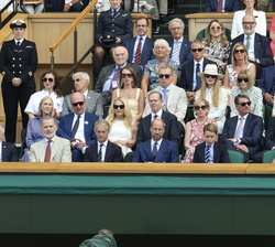 Su Majestad el Rey en el palco presidencial durante la final del Campeonato de Wimbledon 2025