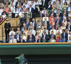 Su Majestad el Rey en el palco presidencial durante la final del Campeonato de Wimbledon 2025