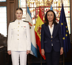 Su Alteza Real la Princesa de Asturias acompañada por la alcaldesa de Marín, María Pilar Ramallo