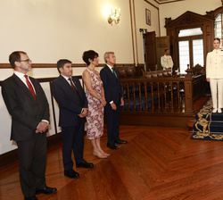 Su Alteza Real la Princesa de Asturias acompañada por la alcaldesa de Marín, María Pilar Ramallo, junto a las autoridades