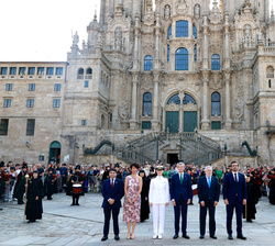 Fotografía de grupo de Su Alteza Real la Princesa de Asturias con las autoridades