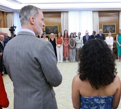 Su Majestad el Rey pronuncia unas palabras durante la audiencia al Patronato de la Fundación Comité Español de los Colegios del Mundo Unido, patrocina