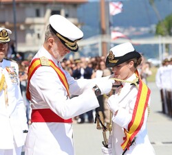 Su Majestad el Rey impone la Gran Cruz del Mérito Naval con distintivo blanco a Su Alteza Real la Princesa de Asturias