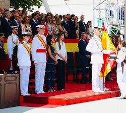 Sus Majestades los Reyes y Sus Altezas Reales la Princesa de Asturias y la Infanta Doña Sofía durante el acto de juramento o promesa ante la Bandera d