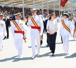 Sus Majestades los Reyes y Sus Altezas Reales la Princesa de Asturias y la Infanta Doña Sofía tras la ceremonia