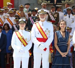 Sus Majestades los Reyes y Sus Altezas Reales la Princesa de Asturias y la Infanta Doña Sofía
