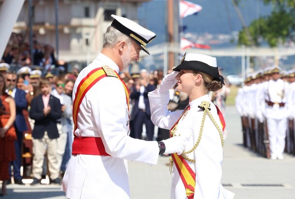 Imposición de la Gran Cruz del Mérito Naval con distintivo blanco a Su Alteza Real la Princesa de Asturias