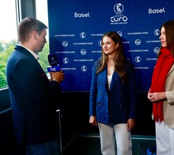 Doña Leonor y Doña Sofía durante su valoracón pública sobre la final de la EURO Femenina de la UEFA 2025