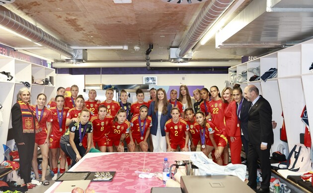 Doña Leonor y Doña Sofía compartieron unos momentos en el vestuario con las jugadoras y el cuerpo técnico de la selección nacional